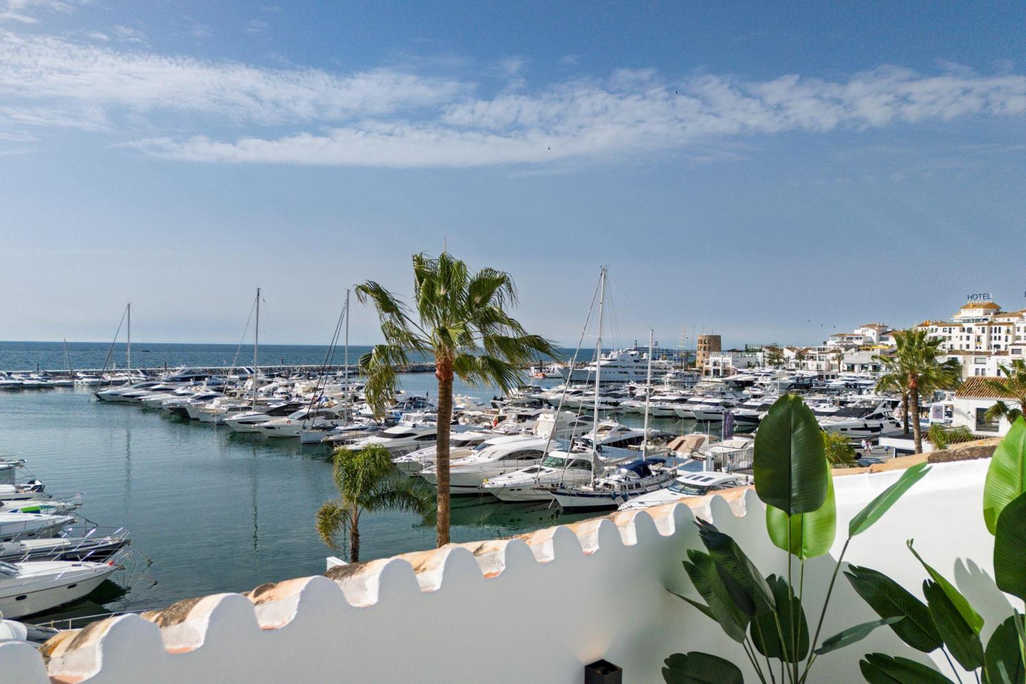 243-Fully Renovated-Puerto Banus Marbella Front Line Penthouse Apartment Екстериор снимка